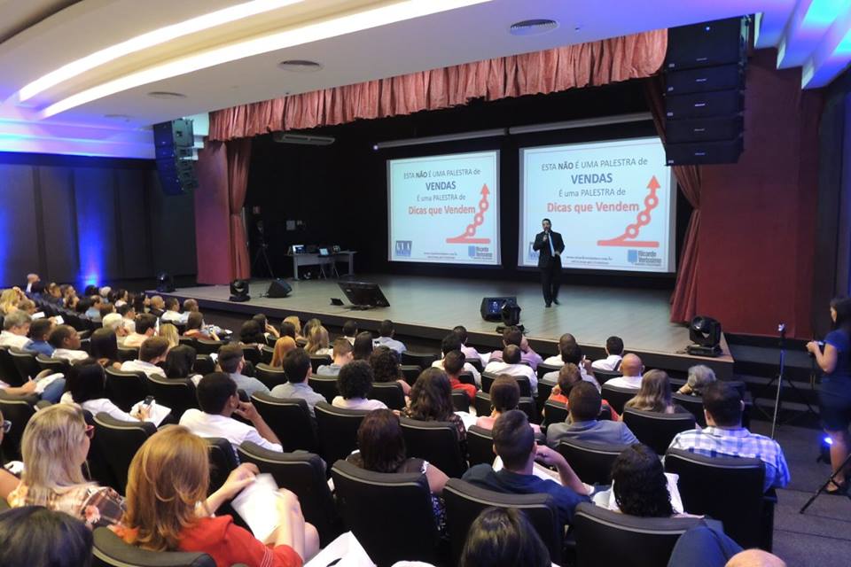Treinamento comercial para cooperativas e equipes de atendimento