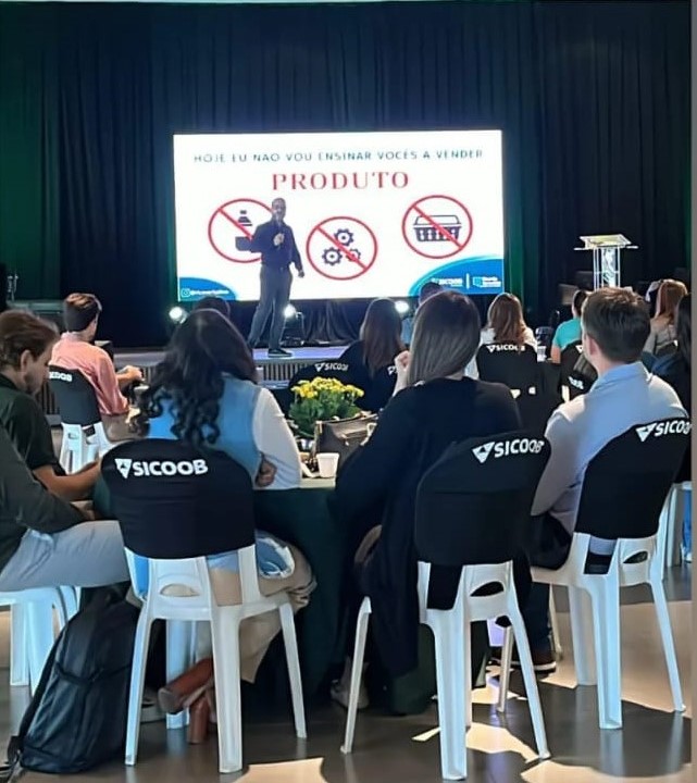Palestra de Ricardo Veríssimo sobre relacionamento e vendas