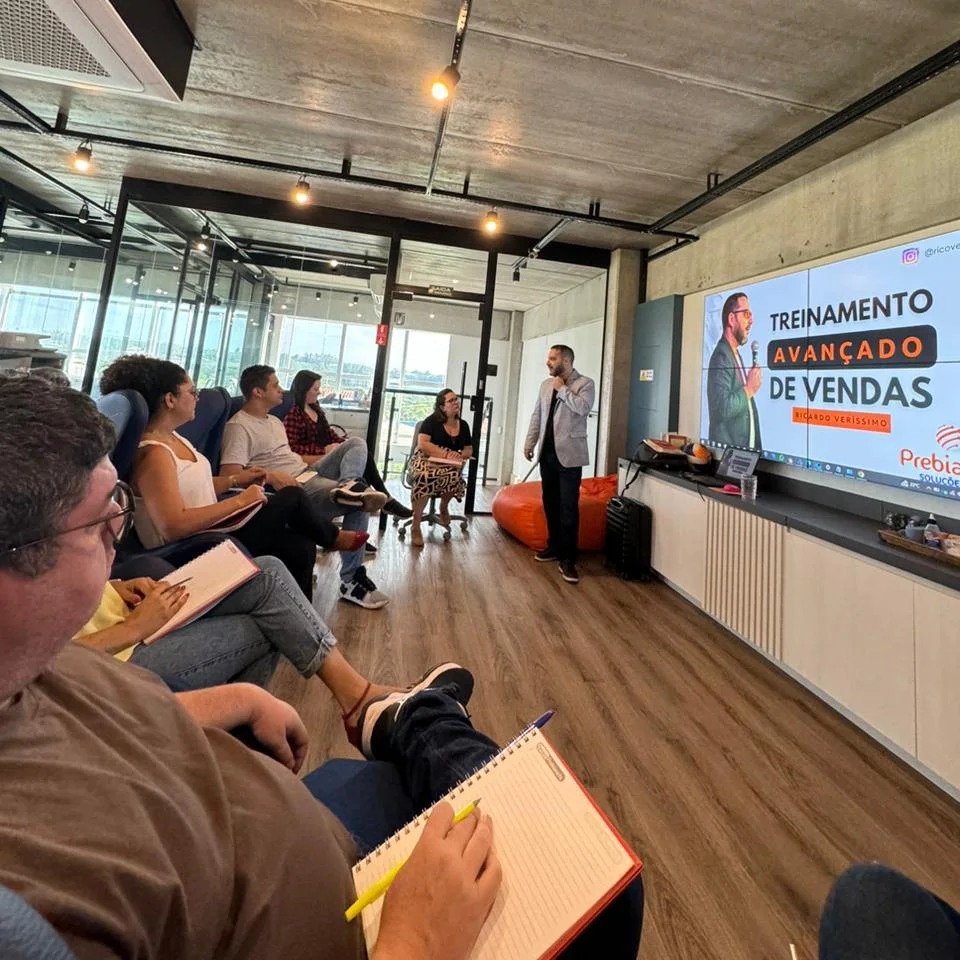Apresentação sobre relacionamento e confiança em equipes comerciais