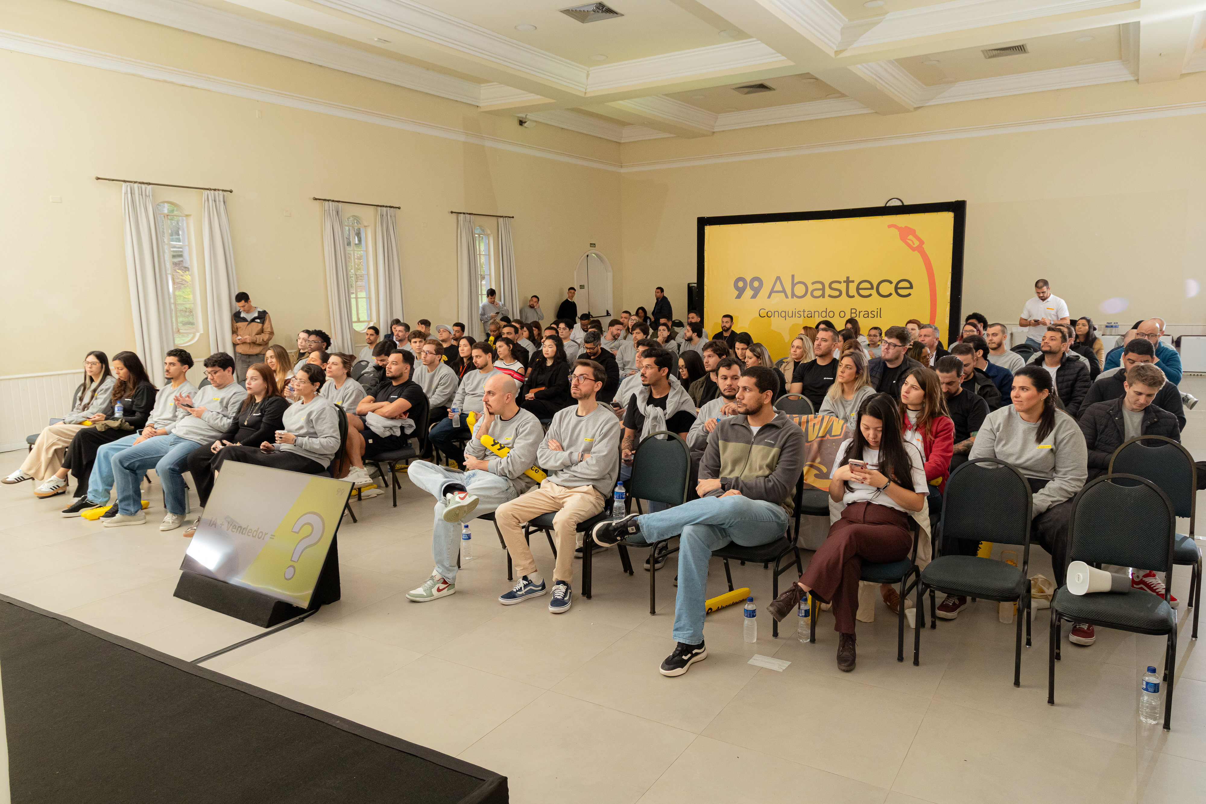 Ricardo Veríssimo durante a palestra de Vendas Inteligentes para a 99Abastece.