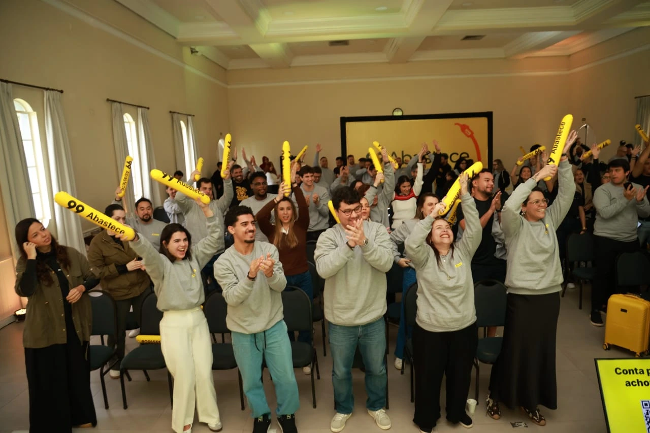 Participantes reunidos no encontro nacional da 99Abastece